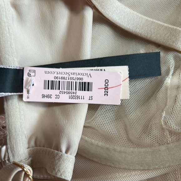 Victoria's Secret Dream Angels Long
Line Balconette Bra Sz 32DDD NEW - Picture 11 of 11